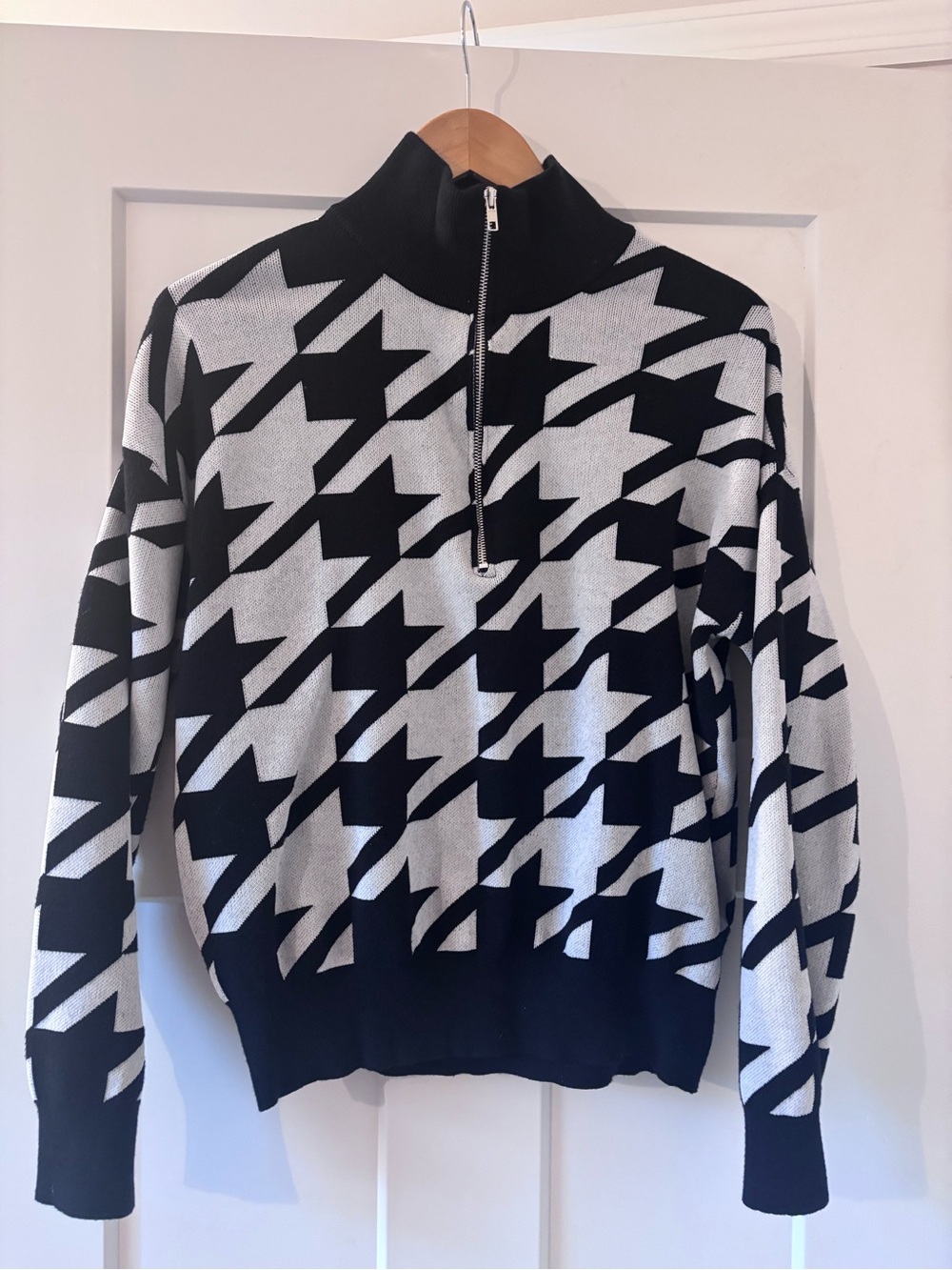 Vigoss Black and White Houndstooth Half-Zip Sweater
